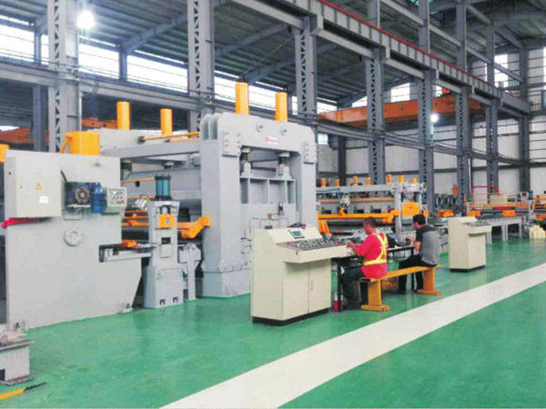 KJH25中(zhong)闆低速數控(kong)精密開卷整(zheng)平橫切生産(chǎn)線