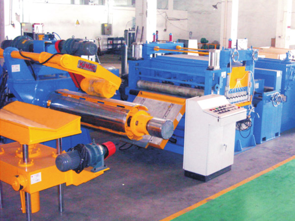 KJH25薄闆低速數(shù)控精密開卷(juàn)整平橫切生(sheng)産線